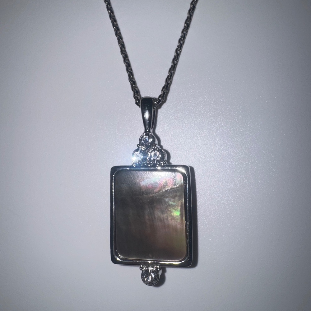 NWT Cookie Lee Reversible Pendant Necklace Abalone & Black Faceted Stone Crystal